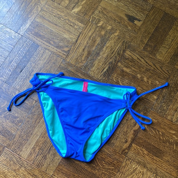 Victoria’s Secret bikini bottoms bundle. Both size M - Picture 4 of 6